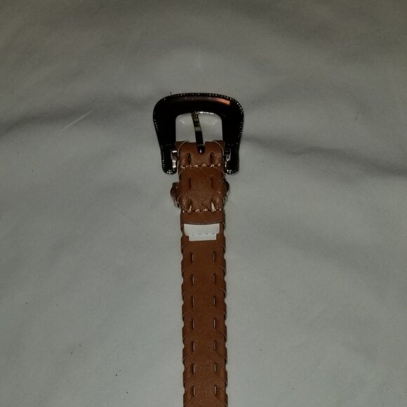 SILVER BUCKLE BROWN BELT.  WOMENS 1 1/2 WIDE. SIZE 32/34. - Picture 2 of 14